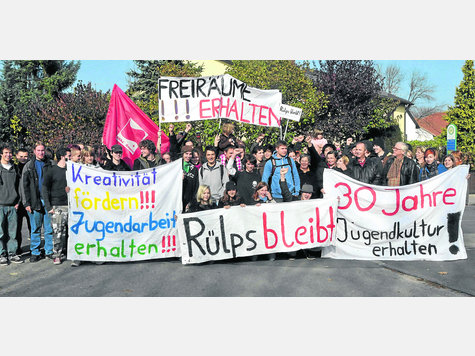 Kämpfen für das „Rülps“: Die Jugendlichen wollen, dass ihr Treff erhalten bleibt. Kämpfen für das „Rülps“: Die Jugendlichen wollen, dass ihr Treff erhalten bleibt.