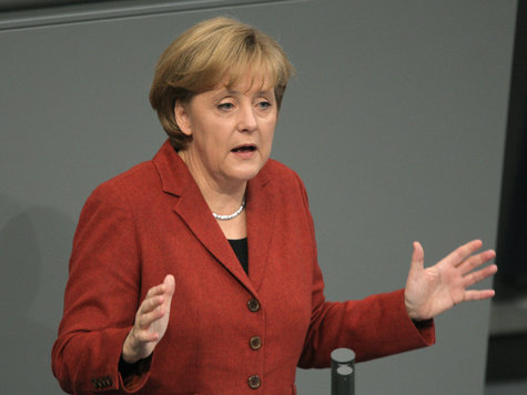L&auml;sst sich in ihrem Kurs nicht beirren: Bundeskanzlerin Merkel im Bundestag.