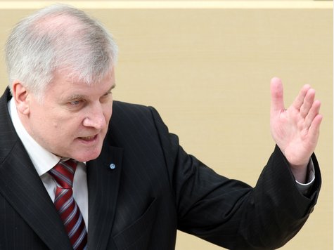 &bdquo;Brandrede&ldquo;: CSU-Chef Seehofer will heute in Berlin Tacheles reden.