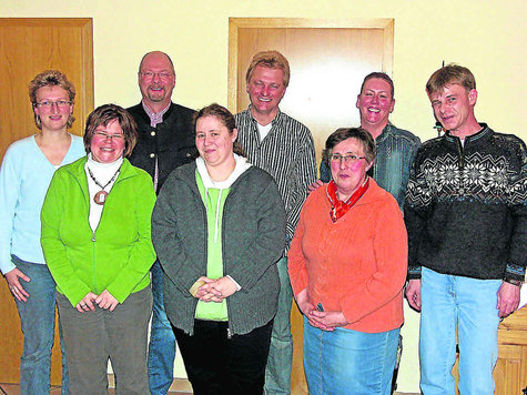 Bewährtes Führungsteam (v. l.): Jacqueline Müller, Kathrin Brauner-Bodenberg, Andreas Hilden, Heike Schwaiger, Heinrich Bauer, Katharina Waitzenauer Christine Hainz und Stefan Schnitzler. foto: seidel Bewährtes Führungsteam (v. l.): Jacqueline Müller, Kathrin Brauner-Bodenberg, Andreas Hilden, Heike Schwaiger, Heinrich Bauer, Katharina Waitzenauer Christine Hainz und Stefan Schnitzler. foto: seidel