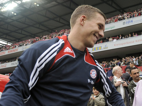 Einmal München und zurück: Lukas Podolski hat sich mit seinem Heimatklub 1. FC Köln auf einen Vertrag bis 2013 geeinigt. Einmal München und zurück: Lukas Podolski hat sich mit seinem Heimatklub 1. FC Köln auf einen Vertrag bis 2013 geeinigt.