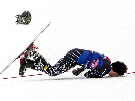 Der US-Amerikaner Scott Macartney st&uuml;rzte am 19 Januar 2008 auf der Streif schwer, verlor seinen Helm und blieb im Zielraum regungslos liegen.
