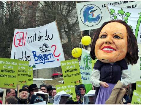 Noch am 2. Februar hatten Demonstranten am Kloster Andechs gegen den Anbau von Gen-Mais protestiert. Noch am 2. Februar hatten Demonstranten am Kloster Andechs gegen den Anbau von Gen-Mais protestiert.