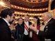 Der mexikanische Tenor Ramon Vargas (li.), der &ouml;sterreichische Pr&auml;sident Heinz Fischer (3. v. re.), der georgische Sopranist Tamar Iveri (2.v. re.) und der Direktor der Staatsoper Ioan Hollender (re.).