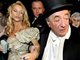 US-Schauspielerin Nicollette Sheridan (li.) und der Gesch&auml;ftsmann Richard Lugner.