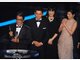 Regisseur Yojiro Takita nimmt zusammen mit seinem Team den Oscar f&uuml;r den besten nicht-englischsprachigen Film "Departures".