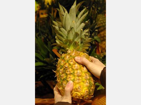 L&uuml;ge 2: Die Ananas-Di&auml;t. Einseitige Programme wie die Ananas-Di&auml;t werden von Fachleuten generell abgelehnt. Auch wenn sich m&ouml;glicherweise in kurzer Zeit ein Gewichtsverlust einstellt - der Jojo-Effekt l&auml;sst nicht auf sich warten.