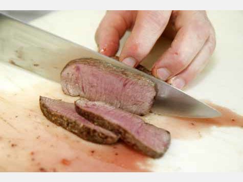 L&uuml;ge 6: Fleisch braucht der Mensch. Diese Ern&auml;hrungs-L&uuml;ge ist falsch, der K&ouml;rper kommt auch ohne Fleisch aus - vorausgesetzt, er erh&auml;lt Eiwei&szlig; oder das Vitamin B12 &uuml;ber andere Produkte wie Eier, Milch und&nbsp;Fisch.
