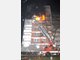 Die Feuerwehr r&uuml;ckt an, um den Brand zu l&ouml;schen.