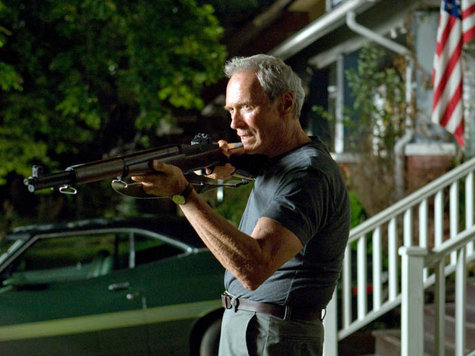 Der erste Lack ist noch lange nicht ab: Clint Eastwood als ehemaliger Korea-Kämpfer Walt Kowalski. Der erste Lack ist noch lange nicht ab: Clint Eastwood als ehemaliger Korea-Kämpfer Walt Kowalski.