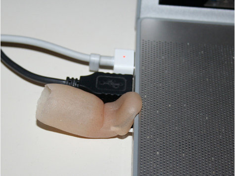 Finne l&auml;sst sich Finger durch USB-Stick ersetzen