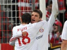 ... Miro Klose und Co. haben seinen Nachfolger M&uuml;ller (r.) schon ins Herz geschlossen.