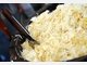 Sauerkraut stärkt das Immunsystem und schützt vor Erkältungen. Es ist reich an Vitamin C, schon 200 Gramm decken mehr als den halben Tagesbedarf. Auch fördert Sauerkraut die Fett- und Eiweißverdauung und stärkt die Darmflora Sauerkraut stärkt das Immunsystem und schützt vor Erkältungen. Es ist reich an Vitamin C, schon 200 Gramm decken mehr als den halben Tagesbedarf. Auch fördert Sauerkraut die Fett- und Eiweißverdauung und stärkt die Darmflora