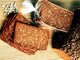 In Deutschland haben wir die Wahl zwischen rund 300 Brotsorten. Zu empfehlen ist auf jeden Fall Vollkornbrot: Es enthält viele Ballaststoffe für die Verdauung, Magnesium für Herz und Kreislauf, Vitamin B1 für starke Nerven sowie B6 für Muskeln und Haut. Zudem liefert es die Spurenelemente Zink, Phosphor und Kupfer, die unser Gehirn zum Arbeiten braucht In Deutschland haben wir die Wahl zwischen rund 300 Brotsorten. Zu empfehlen ist auf jeden Fall Vollkornbrot: Es enthält viele Ballaststoffe für die Verdauung, Magnesium für Herz und Kreislauf, Vitamin B1 für starke Nerven sowie B6 für Muskeln und Haut. Zudem liefert es die Spurenelemente Zink, Phosphor und Kupfer, die unser Gehirn zum Arbeiten braucht