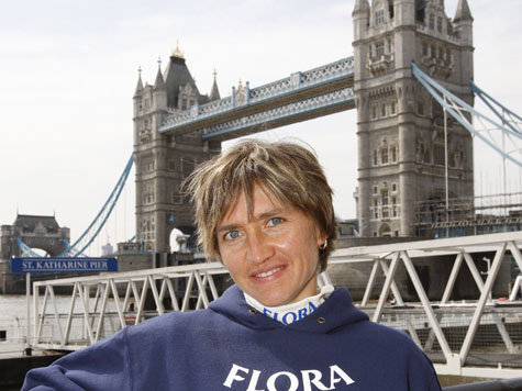 Irina Mikitenko nach dem Sieg im vergangenen Jahr in London.