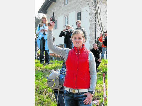 Los geht’s: Skirennfahrerin Viktoria Rebensburg schickt die Läufer auf die Strecke. Los geht’s: Skirennfahrerin Viktoria Rebensburg schickt die Läufer auf die Strecke.
