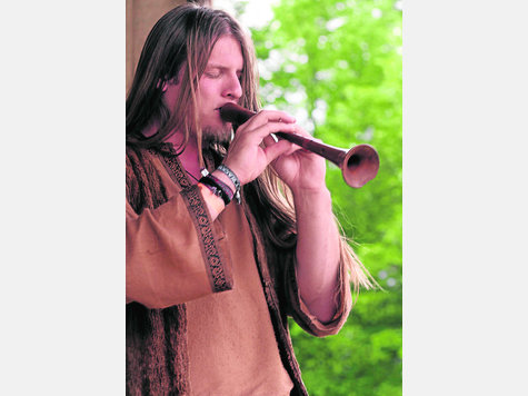 Mittelalterliche Musik auf traditionellen Instrumenten gehört beim „Spectaculum“ zum guten Ton. Mittelalterliche Musik auf traditionellen Instrumenten gehört beim „Spectaculum“ zum guten Ton.
