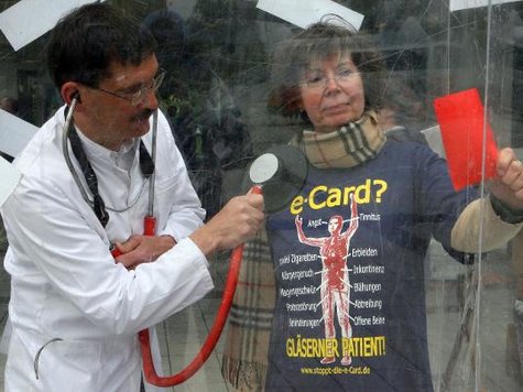 Protest gegen die Gesundheitskarte: Mediziner warnen vor dem gläsernen Patienten. Protest gegen die Gesundheitskarte: Mediziner warnen vor dem gläsernen Patienten.