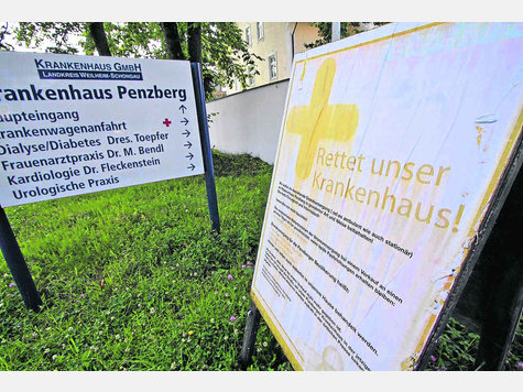 Protestplakat vor der Zufahrt zum Penzberger Krankenhaus. Foto: wos Protestplakat vor der Zufahrt zum Penzberger Krankenhaus. Foto: wos