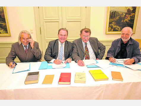 Vetragsunterzeichnung: (v.l.) Alois Loidl , Miniter Wolfgang Heubisch , Georg P. Salzmann und Wolfram Kastner. Foto: Haag Vetragsunterzeichnung: (v.l.) Alois Loidl , Miniter Wolfgang Heubisch , Georg P. Salzmann und Wolfram Kastner. Foto: Haag