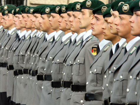 Die Gewerkschaft Verdi unterst&uuml;tzt ein B&uuml;ndnis von Gel&ouml;bnis-Gegnern, das zur St&ouml;rung der Feierlichkeiten auf dem M&uuml;nchner Marienplatz aufgerufen hat. (Archivbild vom Gel&ouml;bnis vor dem Berliner Reichstag vom 20. Juli 2009).