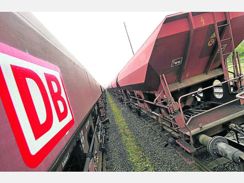 In Schieflage befindet sich die Schieneninfraststruktur im gesamten südostbayerischen Raum. Die Initiative Airport-Bahn fordert von Berlin nun endlich Taten. Foto: ap In Schieflage befindet sich die Schieneninfraststruktur im gesamten südostbayerischen Raum. Die Initiative Airport-Bahn fordert von Berlin nun endlich Taten. Foto: ap