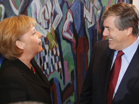 Abendeessen im Kanzleramt: Deutsche-Bank-Chef Josef Ackermannund Bundeskanzlerin Merkel(Archivfoto). Abendeessen im Kanzleramt: Deutsche-Bank-Chef Josef Ackermannund Bundeskanzlerin Merkel(Archivfoto).