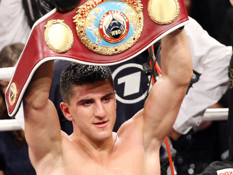 Marco Huck besiegte seinen Gegner Victor Emilio Ramirez (Argentinien).