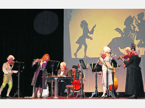 Eine Reise in den Barock unternehmen Erzähler Jochen Striebeck und das Orchestra di Medici im Projekt „1700“. Foto: vev Eine Reise in den Barock unternehmen Erzähler Jochen Striebeck und das Orchestra di Medici im Projekt „1700“. Foto: vev