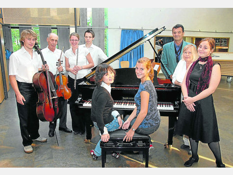 Garchinger Talente: (v.l.) Philipp Caspar, Ernst Fill, Ulrike Niebler, Daniel Lobos, Linda KLi, Amelie Grott, Anton Dvorak, Christa Egger, Anja Karpati. Foto: Förtsch