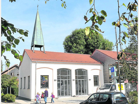 In ein modernes Gemeindezentrum hat sich die Apostel-Thomas-Kirche in Holzkirchen verwandelt. Finanzielle Unterst&uuml;tzung kommt aus Wolfratshausen, 50 000 Euro zinsloses Darlehen gew&auml;hrt die evangelische St.-Michael-Gemeinde. Foto: Archiv