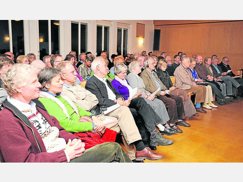 Gro&szlig;er Andrang herrschte bei der Podiumsdiskussion am Freitagabend. Foto: Lippert