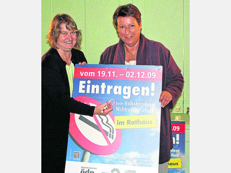 Werbung f&uuml;rs Volksbegehren machten Michaela Meister (l.) und Katrhin Sonnenholzner. FOTO: RENNINGER