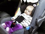 ADAC testet Kindersitzsysteme auf dem Beifahrersitz