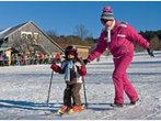 Der Bayerische Wald bietet viele Wintersportmöglichkeiten für Kinder und Familien