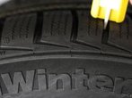 Mit dem Auto in den Winterurlaub: Warnweste und Winterreifen