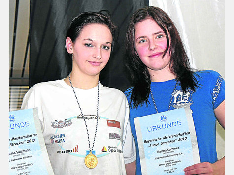 Um mehr als 17 Sekunden distanzierte Siegerin Marina Sulzmann aus Gro&szlig;berghofen (li.) die drittplatzierte Germeringerin Karina Sommer auf der 400-m-Lagen-Strecke. Foto: kn