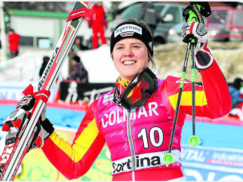 Das Grinsen bekam sie nicht mehr aus dem Gesicht: Zum ersten Mal schaffte Viktoria Rebensburg gestern den Sprung aufs Weltcup-Podest. Foto: dpa