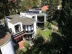 Sparen mit der Installation einer Solarthermianlage. Effiziente Systeme machen dies auch auf einem Flachdach möglich
