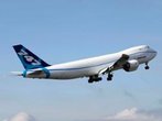 Neuer Jumbo-Jet von Boeing hebt erfolgreich ab