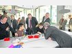 Erst vor einem Jahr ist der neue Physiktrakt des MBG im Beisein vieler Kreispolitiker eingeweiht worden. Die Chemie- und Biologie-S&auml;le w&auml;ren jetzt dran gewesen &ndash; wegen der Finanzmisere des Landkreises muss die Schule noch l&auml;nger darauf warten. archivsfoto: Greif