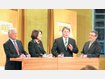 Wer wei&szlig; was? Irmtraud Richardson hakte nach bei den Politikern Wolfgang Kreissl-D&ouml;rfler (links), Rudolf Strohmeier (rechts) und Helmut Brunner bei Europa-Fragen. foto: gierig