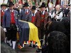 Regina von Habsburg mit Kaiserhymne verabschiedet - Trauerfeier in Pöcking am Starnberger See - Bilder