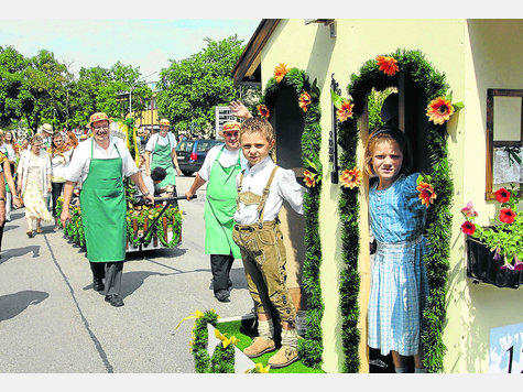 Ein Wetterhäusl der besonderen Art führen die Gartler im Festzug 2009 mit. Dass der Umzug heuer nicht mehr stattfinden soll, bedauert neben dem Kleingarten- auch der Heimatverein. Foto: Förtsch Ein Wetterhäusl der besonderen Art führen die Gartler im Festzug 2009 mit. Dass der Umzug heuer nicht mehr stattfinden soll, bedauert neben dem Kleingarten- auch der Heimatverein. Foto: Förtsch