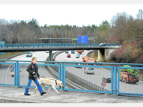 A 96-Brücke am Wasserbogen in Gräfelfing: Fachleute prüfen nun ernsthaft die Möglichkeiten für einen Tunnel. Foto: js A 96-Brücke am Wasserbogen in Gräfelfing: Fachleute prüfen nun ernsthaft die Möglichkeiten für einen Tunnel. Foto: js