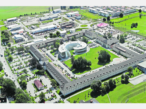 Das Aus für die DTK? Demnächst soll der Kreistag darüber beraten, dass das Kasernenkarree wieder in die Obhut des Landkreises kommt. Foto: Archiv Das Aus für die DTK? Demnächst soll der Kreistag darüber beraten, dass das Kasernenkarree wieder in die Obhut des Landkreises kommt. Foto: Archiv