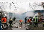 Hallenbrand - Großeinsatz der Feuerwehr in Neufahrn nach Feuer in landwirtschaftlicher Halle