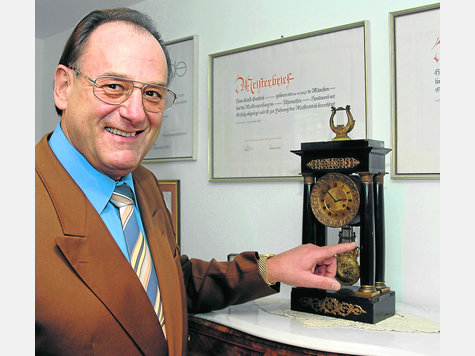 „Haben kaum Bewegungsspielraum“: Uhrmachermeister Ernst Gottlieb. Foto: kn „Haben kaum Bewegungsspielraum“: Uhrmachermeister Ernst Gottlieb. Foto: kn