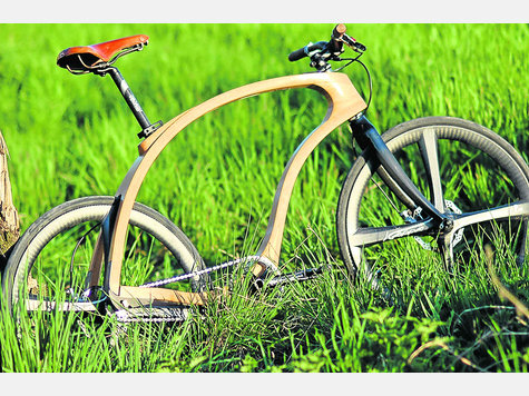 So sieht das Holz-Rad, Marke „Waldmeister“ aus, das in Aich bei Oberpframmern hergestellt wird und rund 13 000 Euro kostet. Foto: kn So sieht das Holz-Rad, Marke „Waldmeister“ aus, das in Aich bei Oberpframmern hergestellt wird und rund 13 000 Euro kostet. Foto: kn