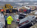 Winter lässt nicht locker - Massenunfälle auf glatten Straßen